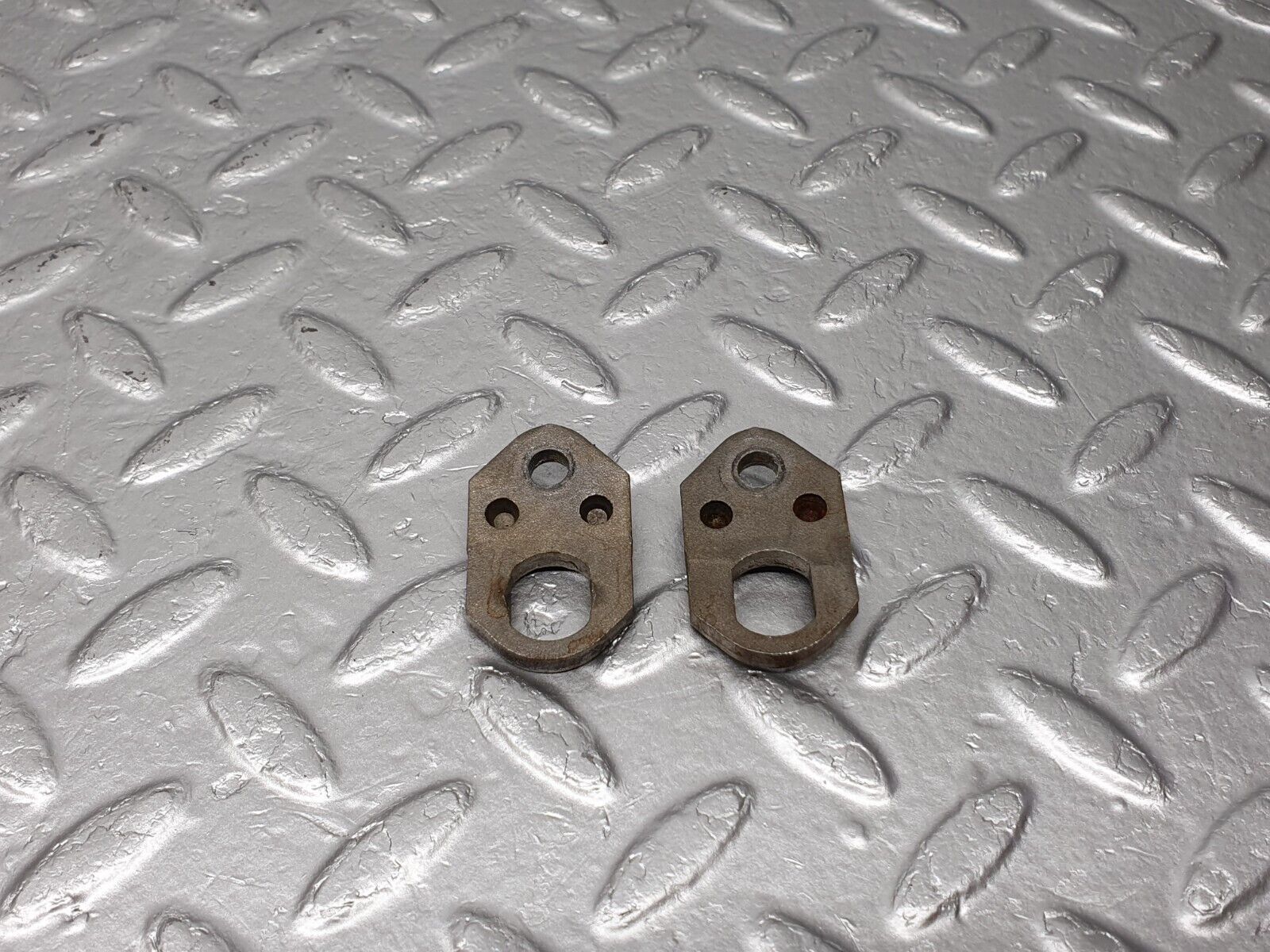 41360 Mercedes-Benz W116 350SE Fuel Injector Bracket Holder 2X