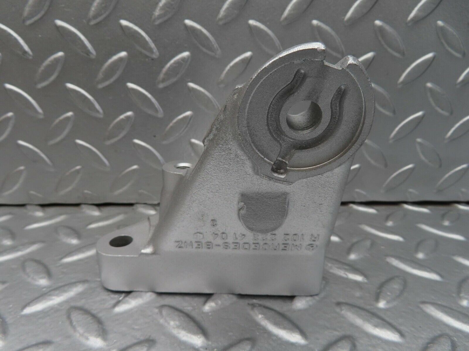 14763 Mercedes-Benz W201 190E Engine Mount Bracket Left Side 1022234104