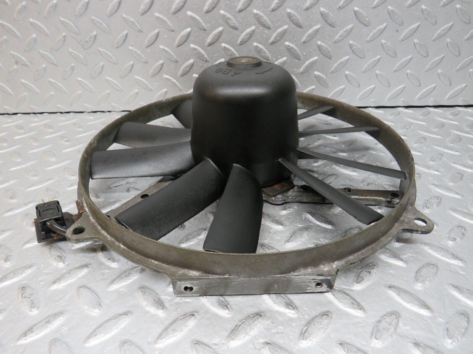 37836 Mercedes-Benz A124 320E Cabriolet Radiator Cooling Fan AEG 0005008593 170080801 1295050455