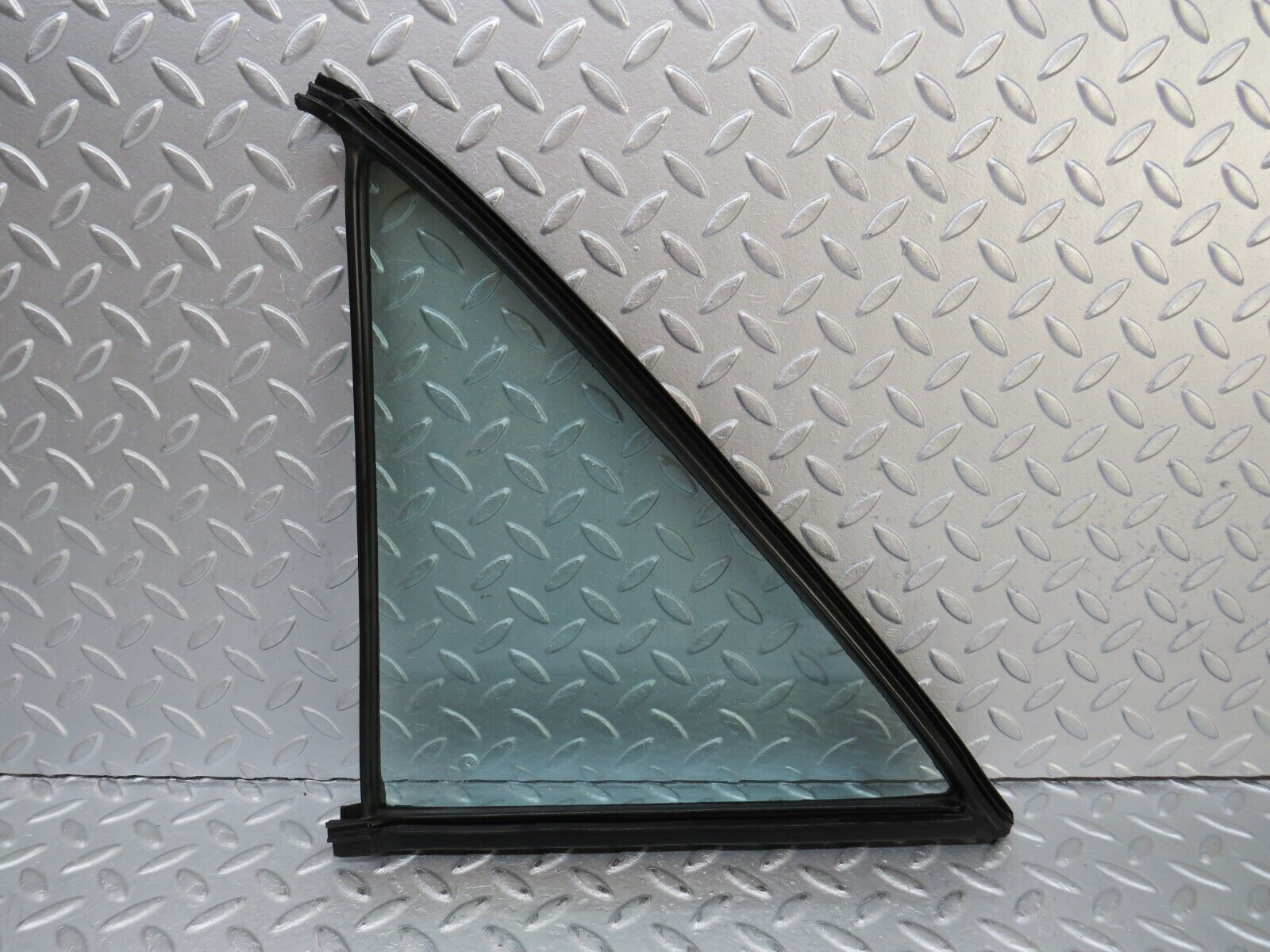 36062 Mercedes-Benz W126 420SE Rear Right Quarter Window 1267350224