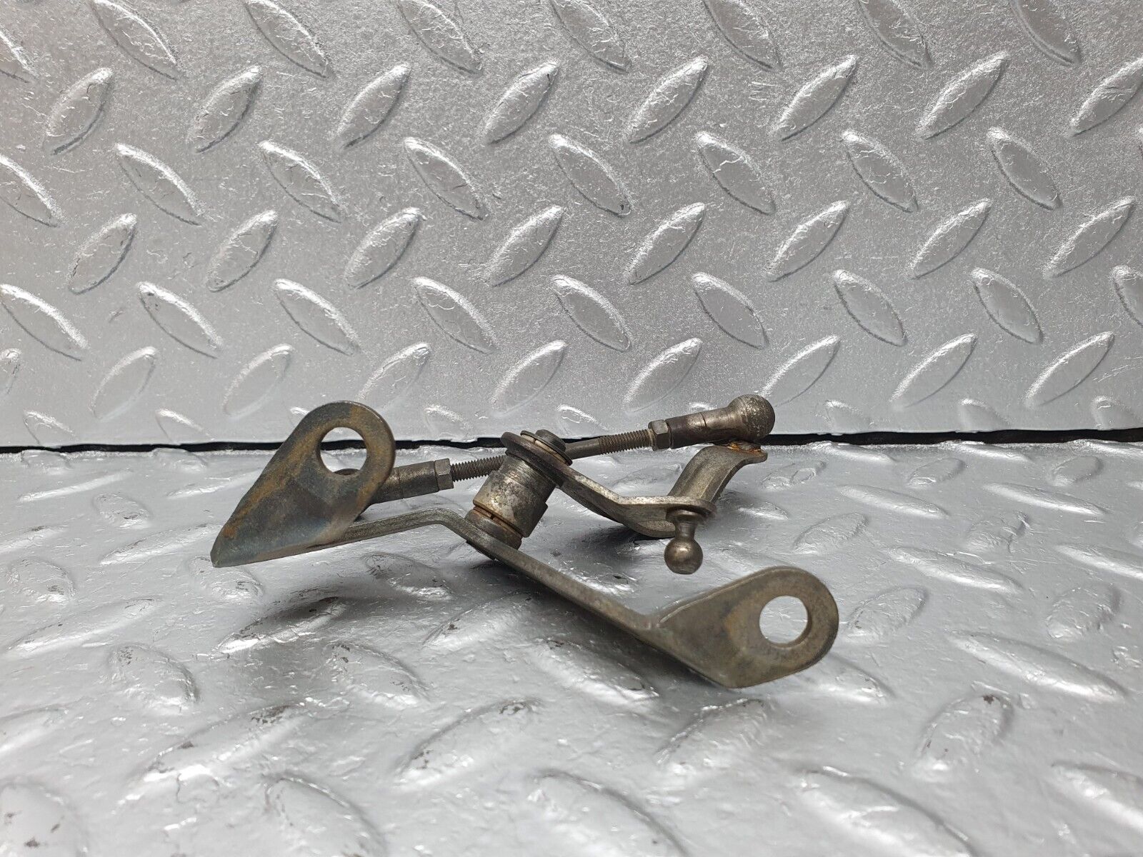 41357 Mercedes-Benz W116 350SE Throttle Linkage