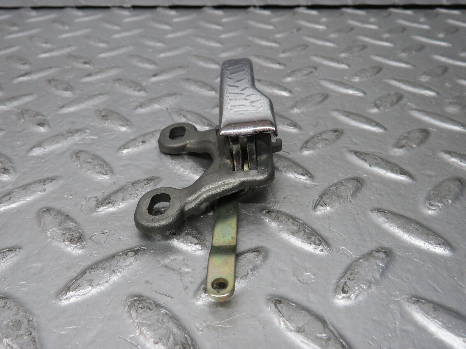 29689 Mercedes-Benz W123 230E Front Right Door Opener Door Handle