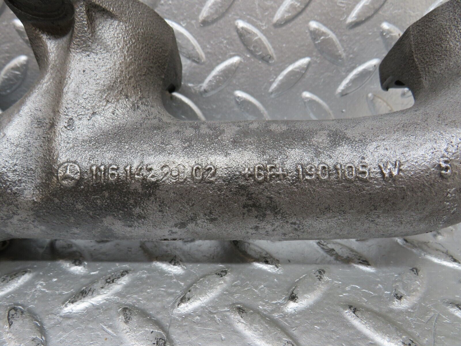 33127 Mercedes-Benz W126 380 V8 Exhaust Manifold Left 1161422302 1161422902