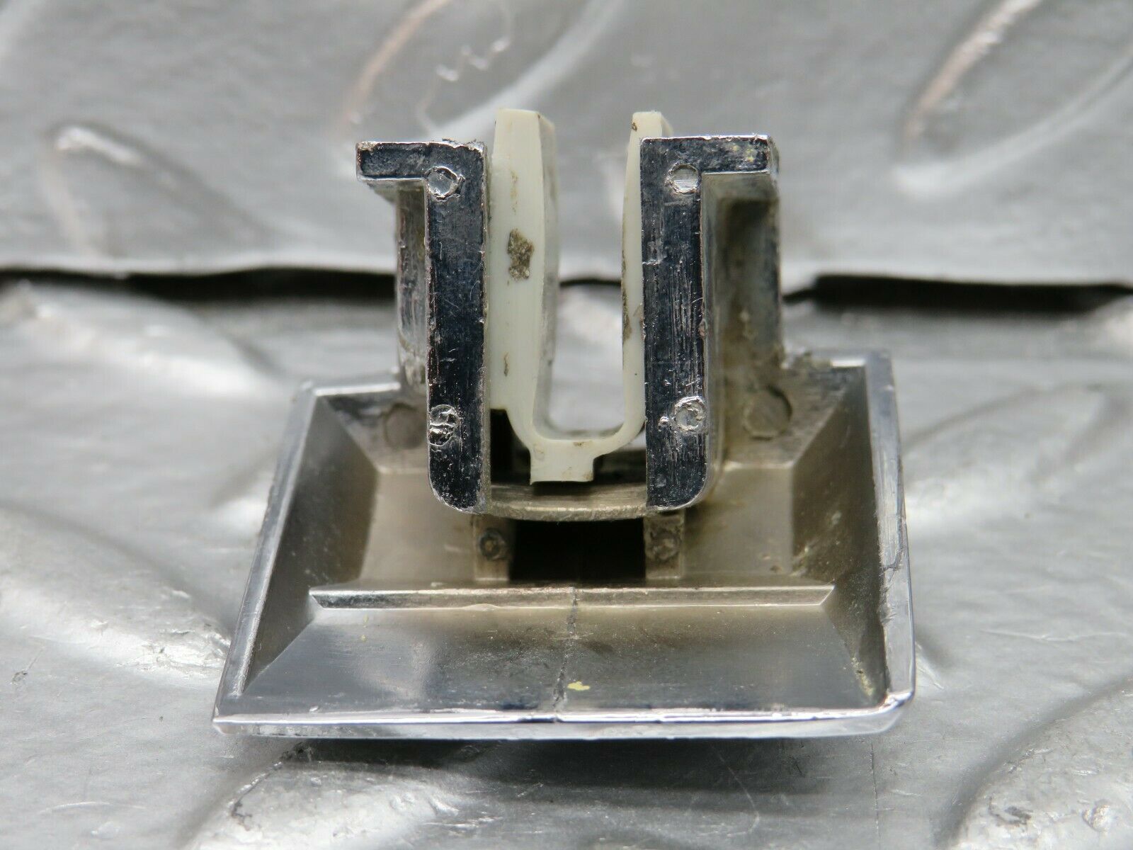 22752 Mercedes-Benz C107 450SLC Coupe Left Door Window Channel Chrome Top