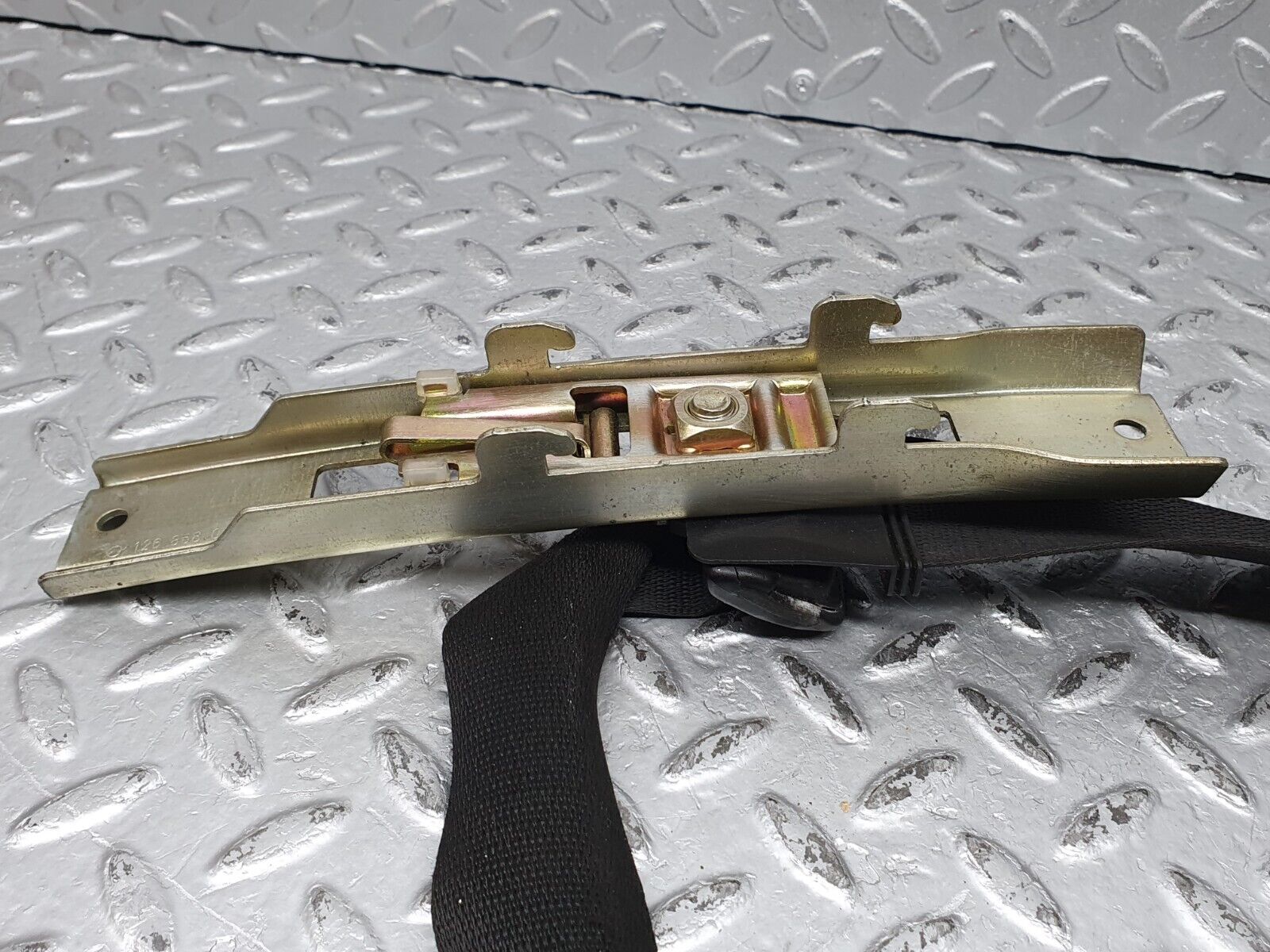 41270 Mercedes-Benz W126 300SE Front Right Seat Belt With Buckle 1268604086 126868001