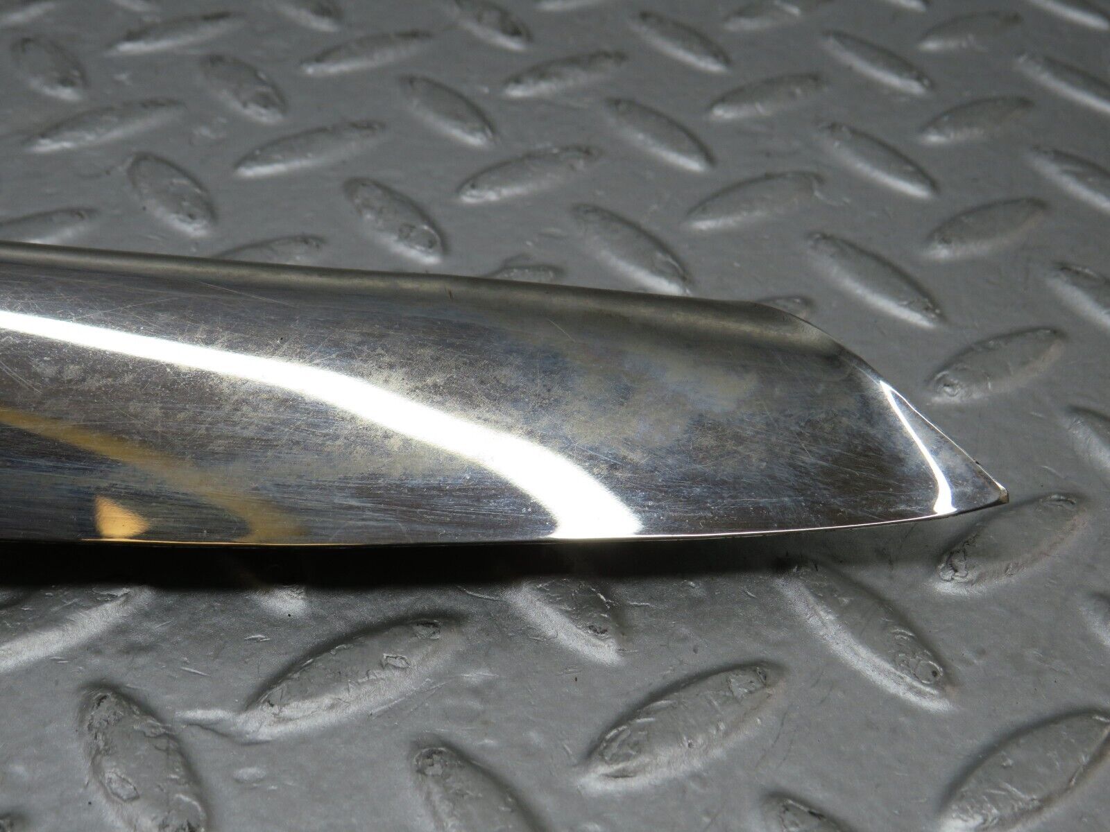 36289 Mercedes-Benz W126 420SE Front Right Chrome Wheel Arch Trim