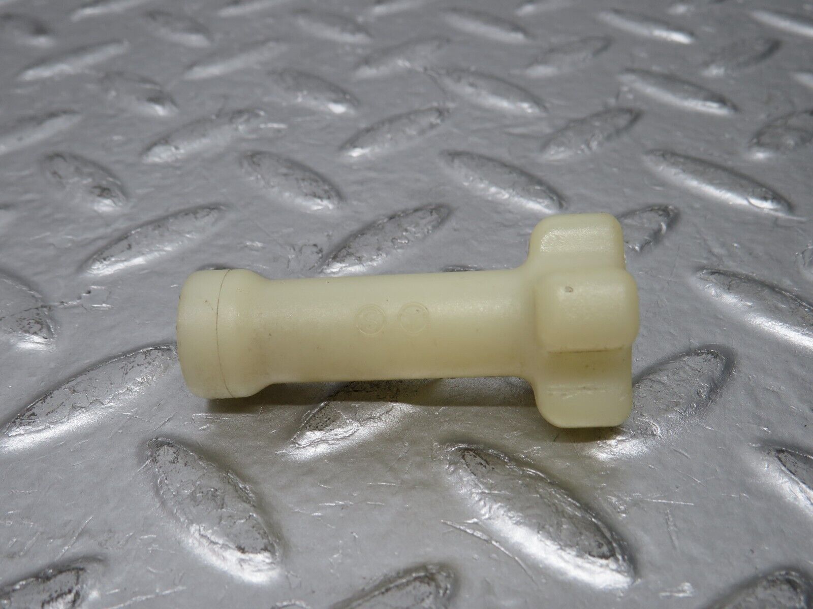 29544 Mercedes-Benz W124 230E Windscreen Washer Reservoir Holder 2018690028