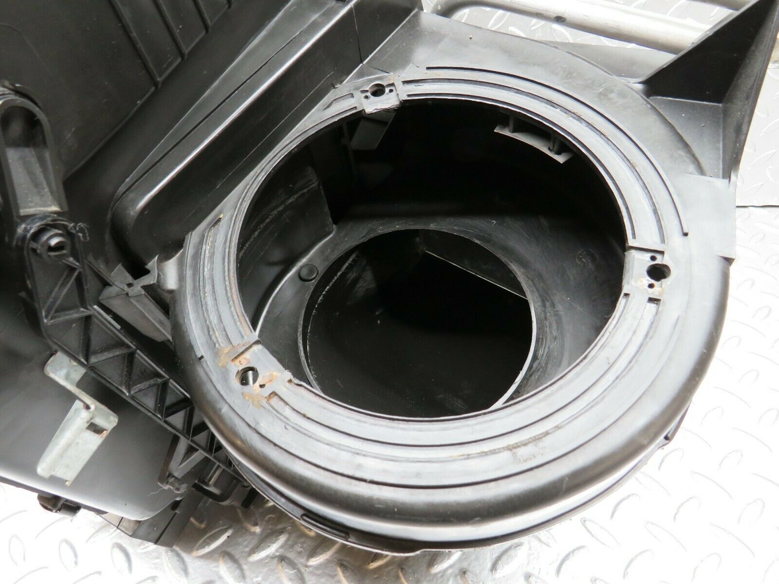 24136 Mercedes-Benz W123 280E Heater Box Blower Housing 0130062800