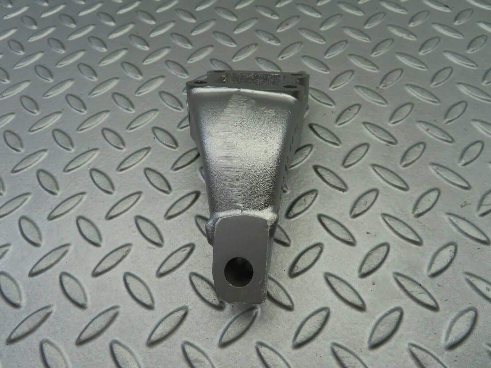 7064 Mercedes-Benz C107 350SLC Coupe Engine Mount Bracket Right Side 1162232304