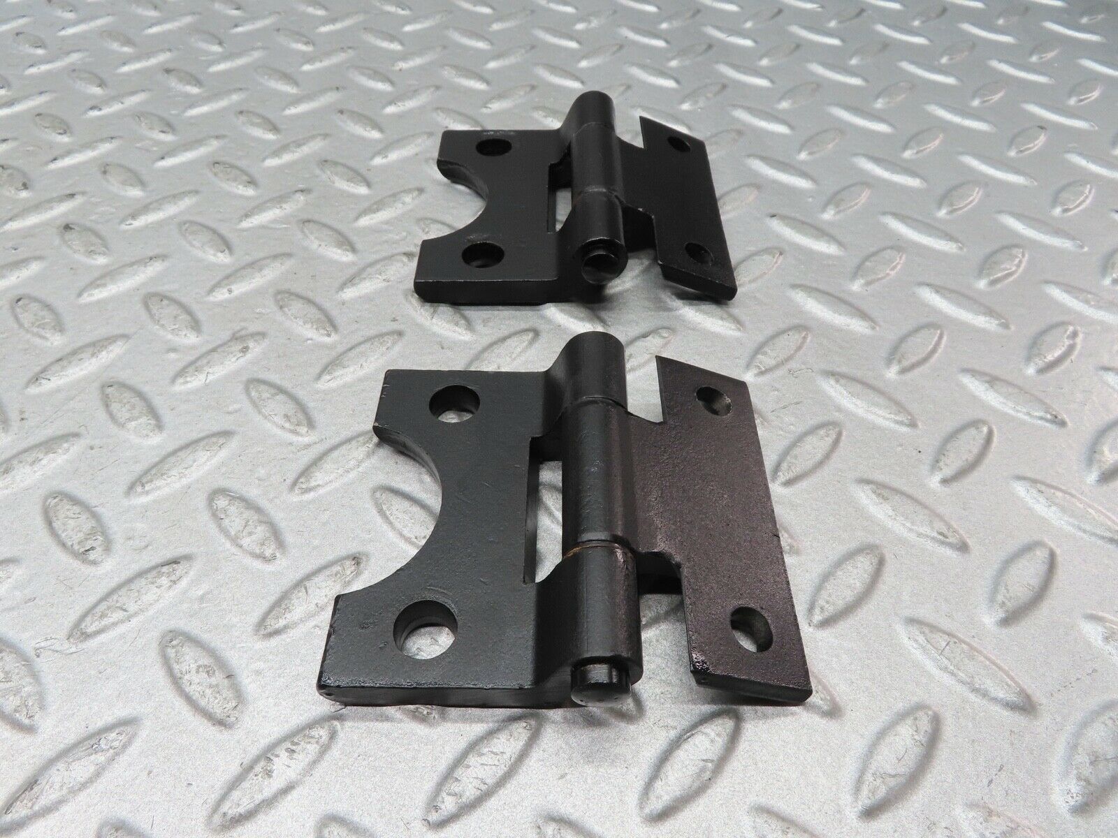 17829 Mercedes-Benz W116 450SEL Door Hinges Front Right