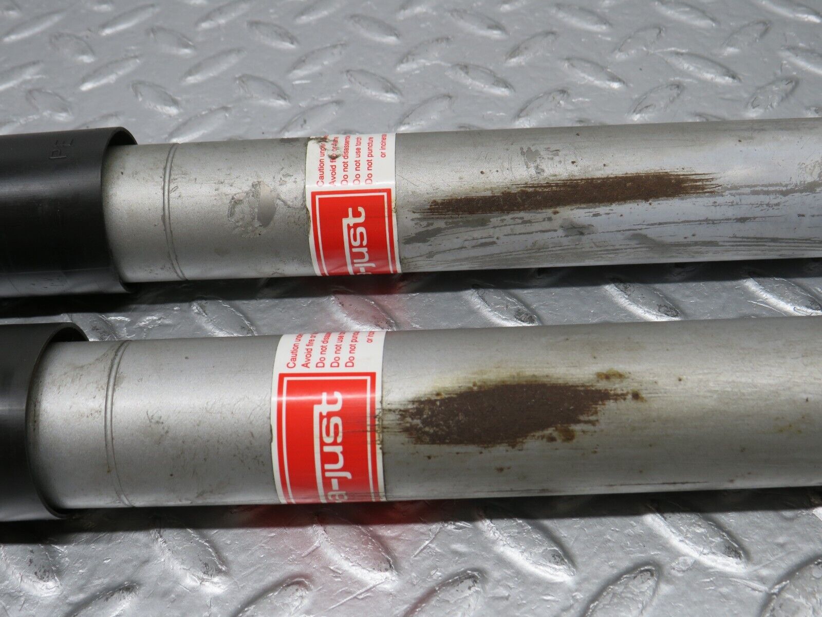 38897 Mercedes-Benz W201 190E 2.6L Rear Shock Absorber Kyb 553177