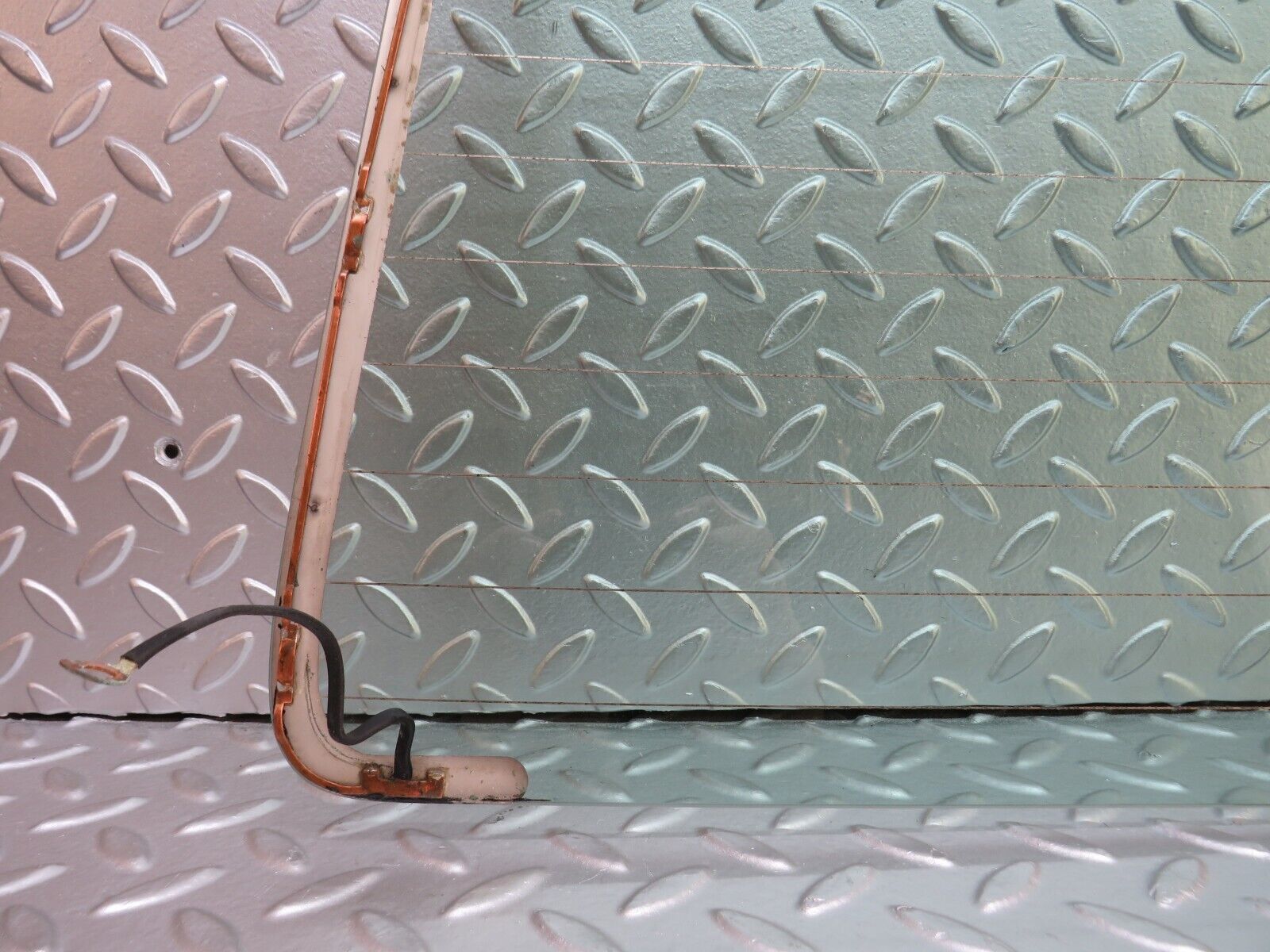 31424 Mercedes-Benz S124 220TE Wagon Tailgate Heated Windscreen