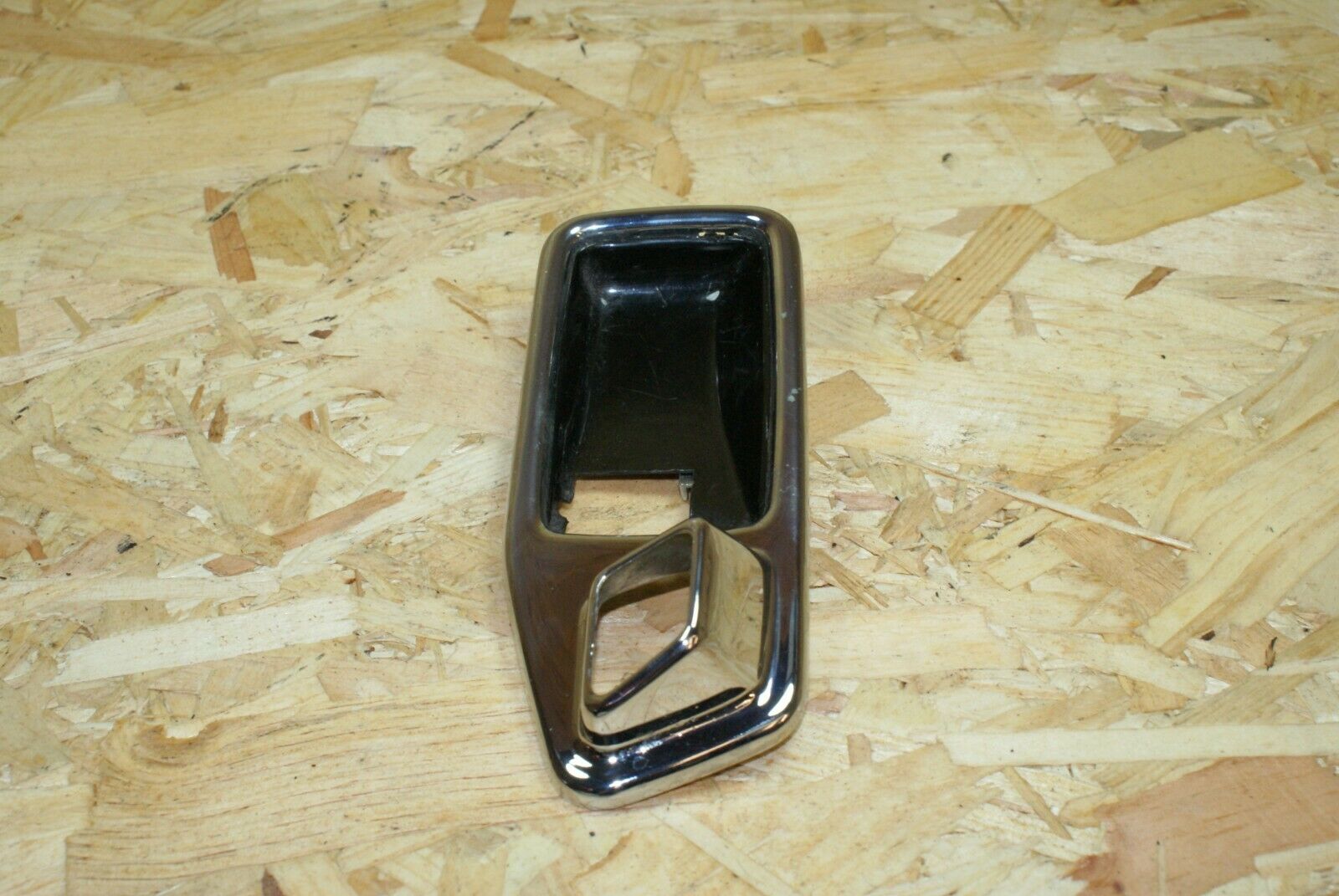 2256 Mercedes-Benz W123 280E Chrome Door Handle Surround Rear Right 1167660211