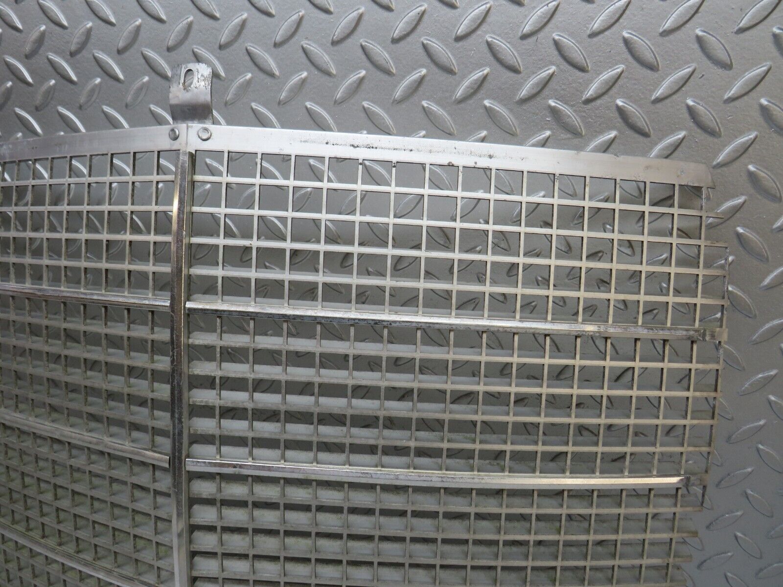 37583 Mercedes-Benz W109 300SEL Bonnet Grill With Chrome Trims