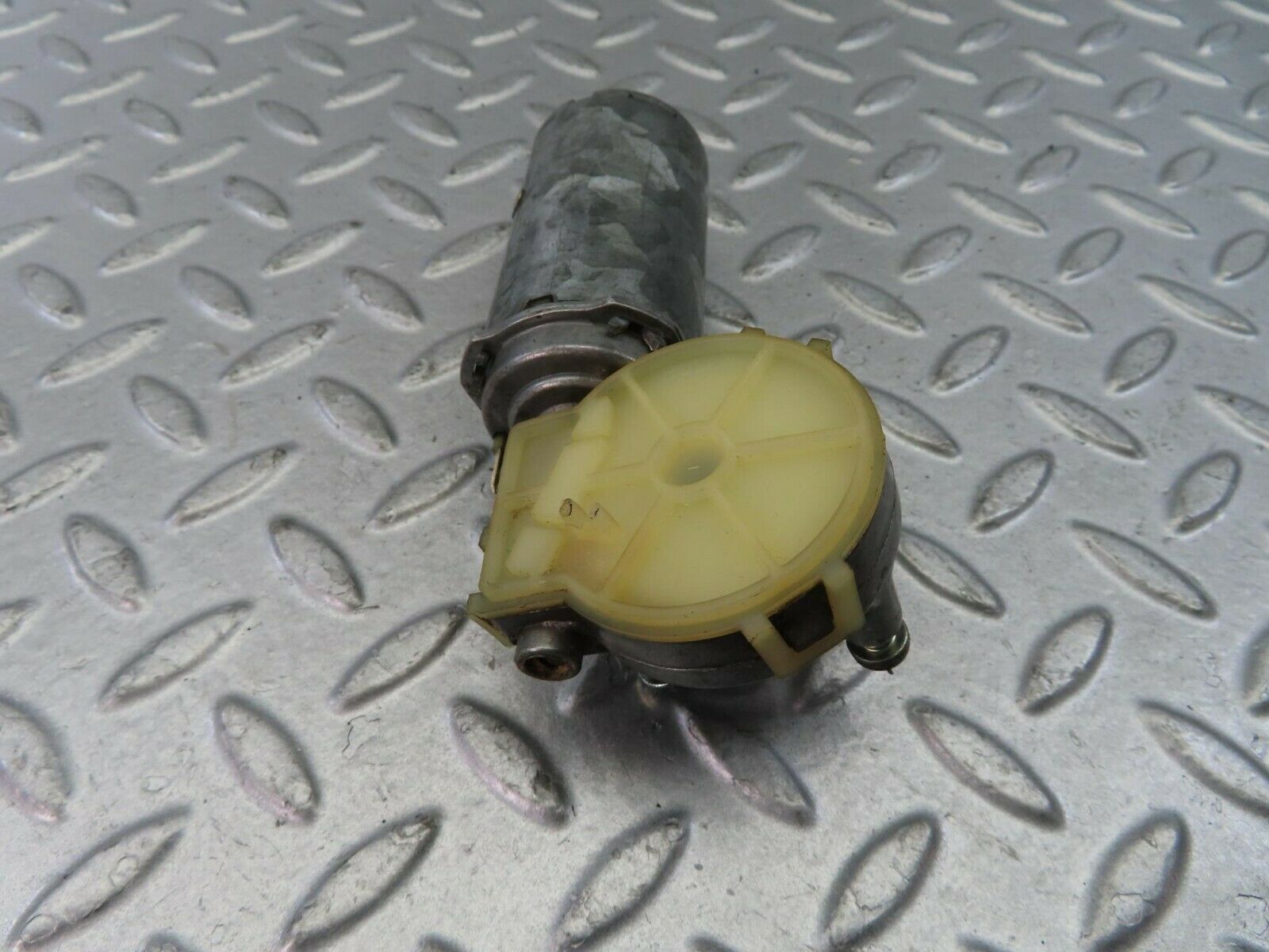 9245 Mercedes-Benz C124 300CE Coupe Seat Belt Presenter Motor Right 0390206694