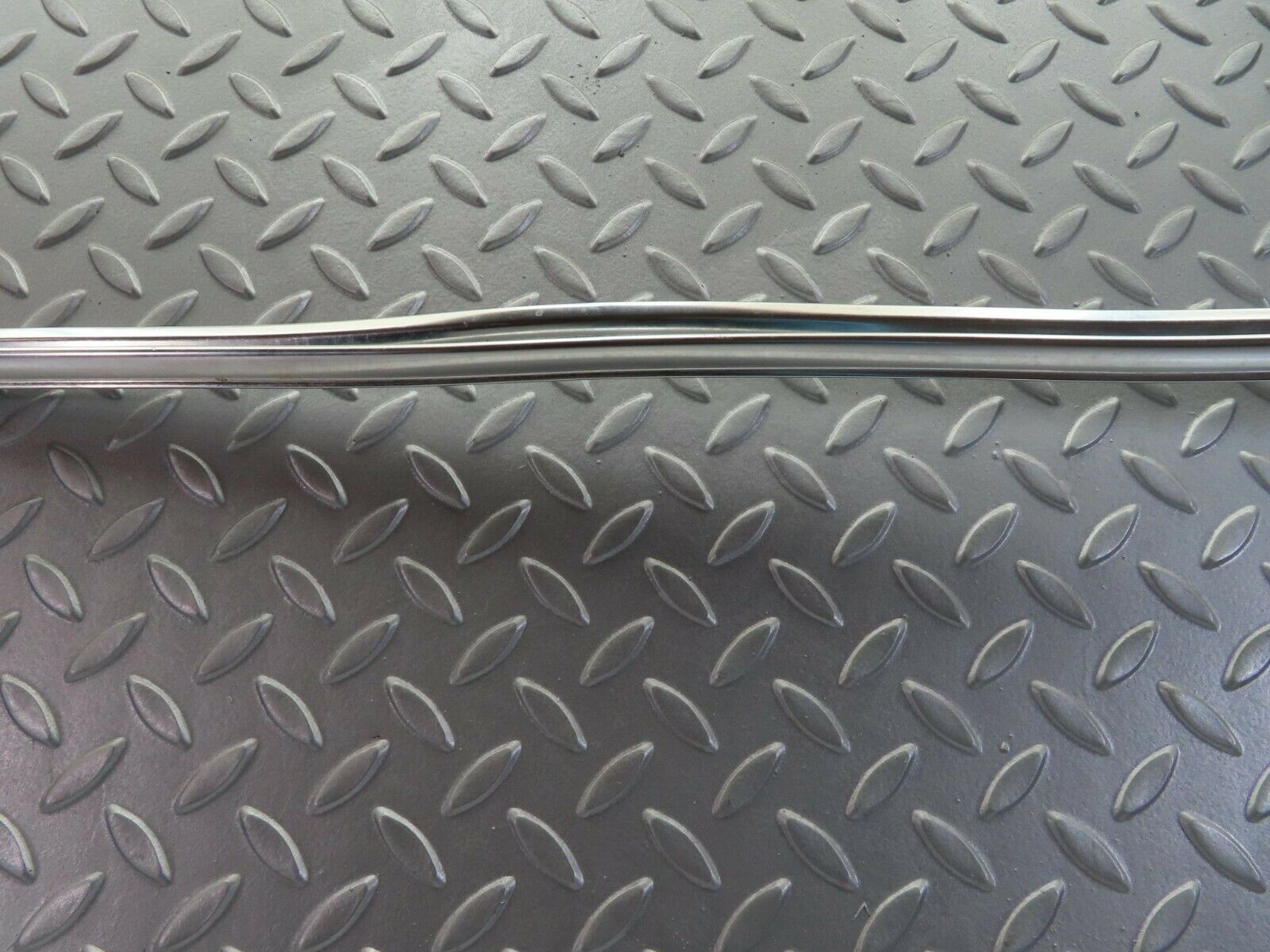 10848 Mercedes-Benz C123 280CE Coupe Rear Windscreen Chrome Frame