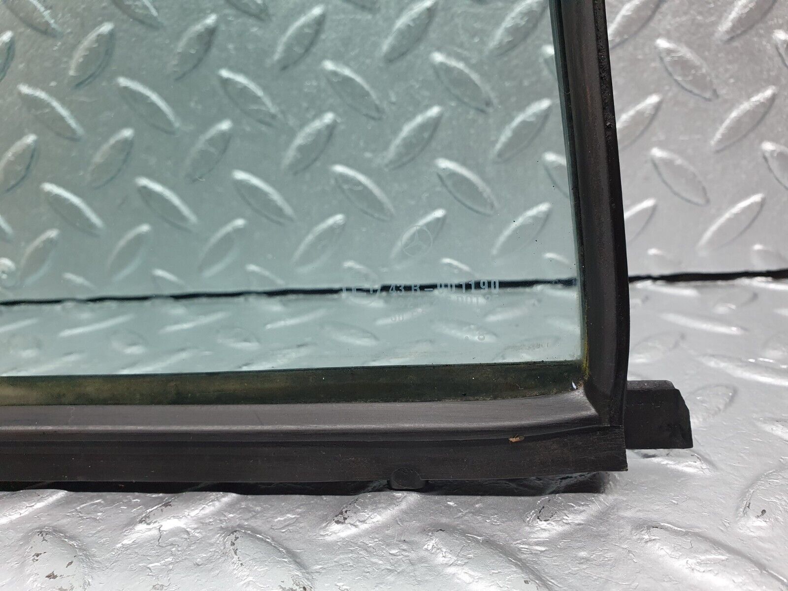 41410 Mercedes-Benz W124 200E Rear Right Quarter Window Glass 1247350624