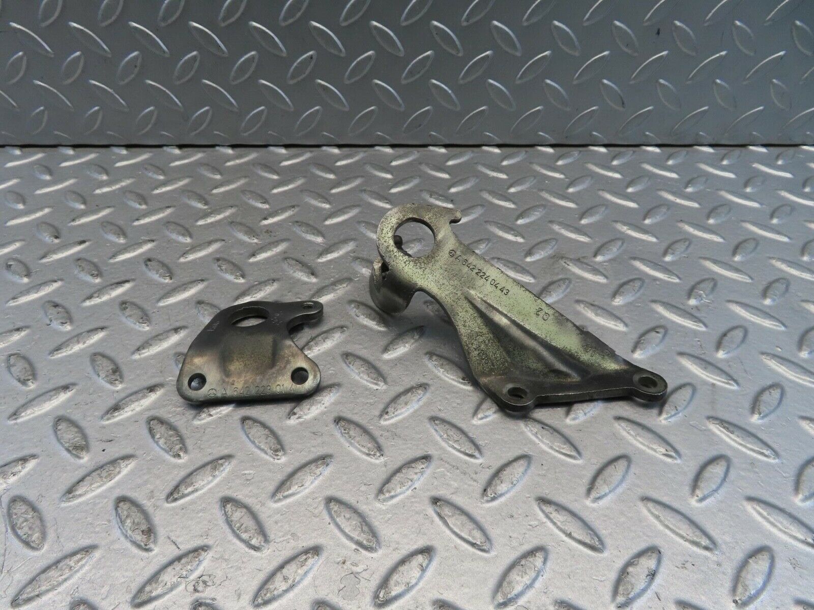 11311 Mercedes-Benz W221 S320 Engine Brackets