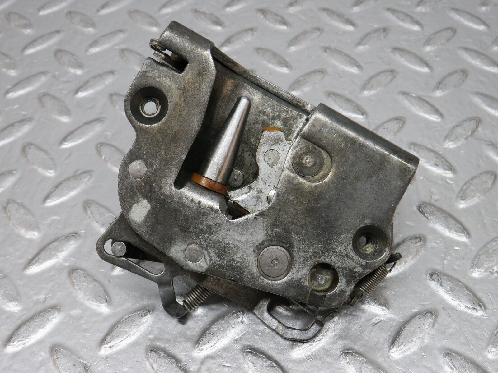 0794 Mercedes-Benz W116 350SE Door Lock Mechanism Left