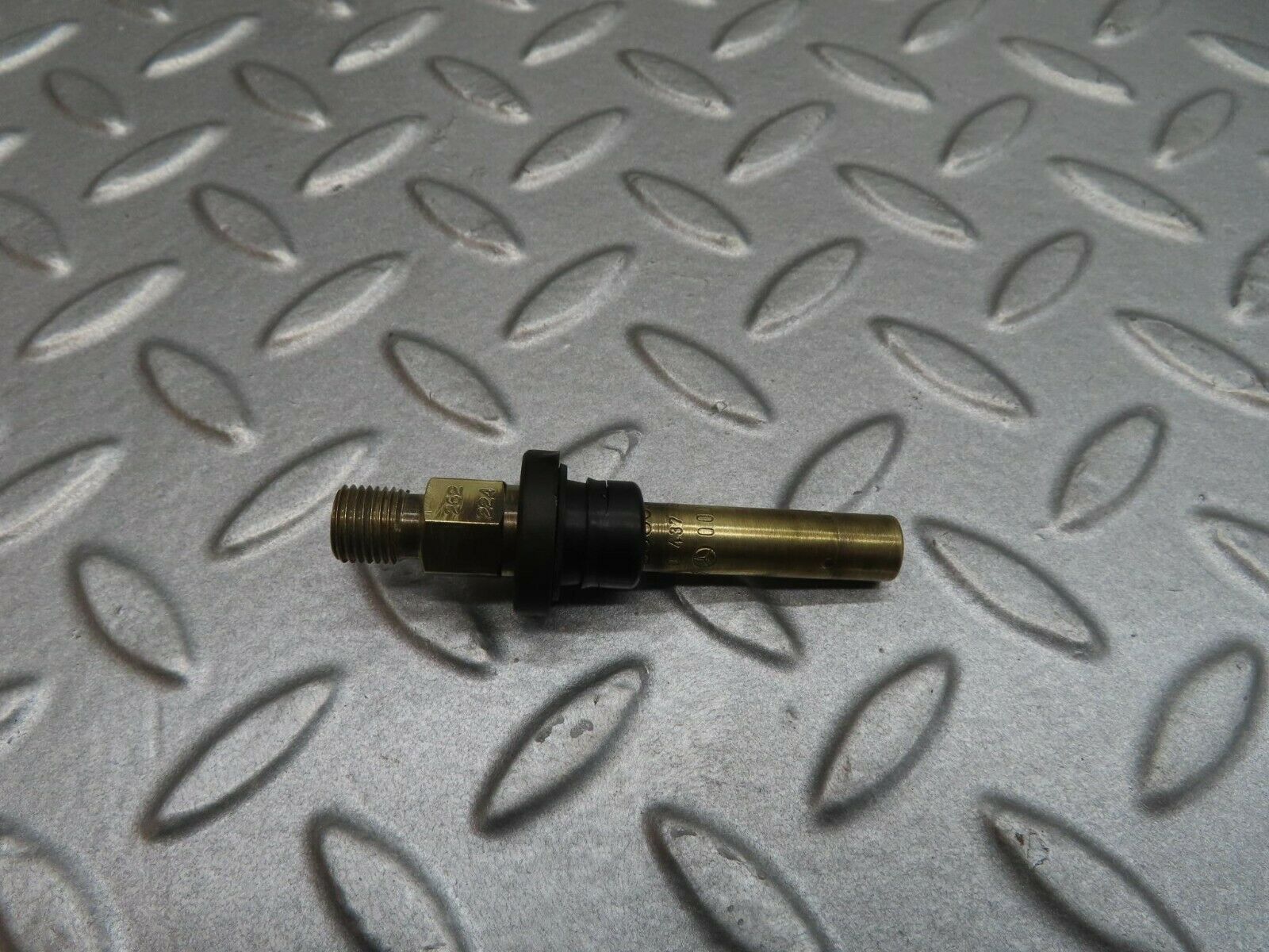 12172 Mercedes-Benz R129 300SL Coupe Fuel Injector 0437502054
