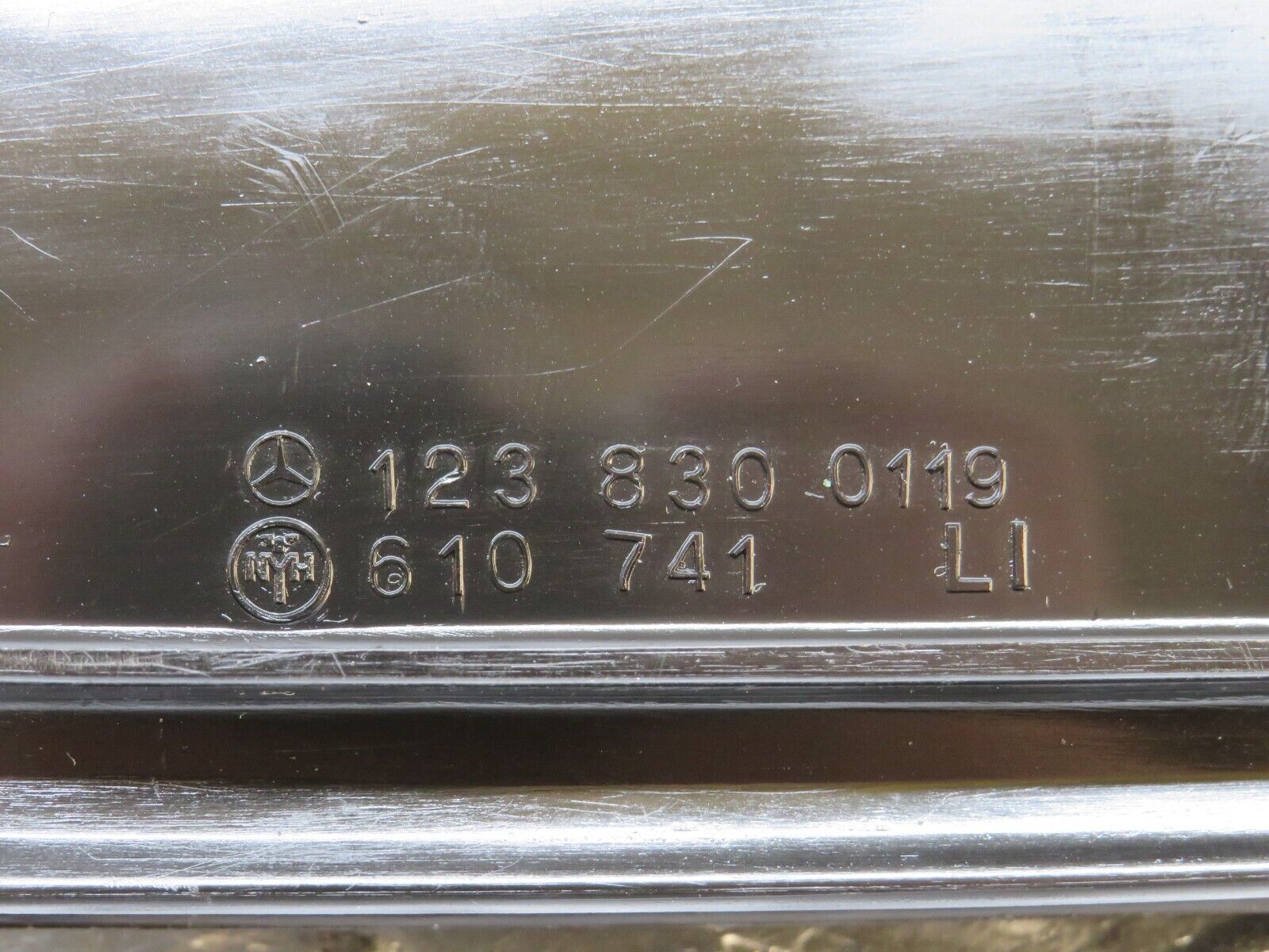 40550 Mercedes-Benz W123 300D Air Duct Vent Pair 1238300219 1238300119