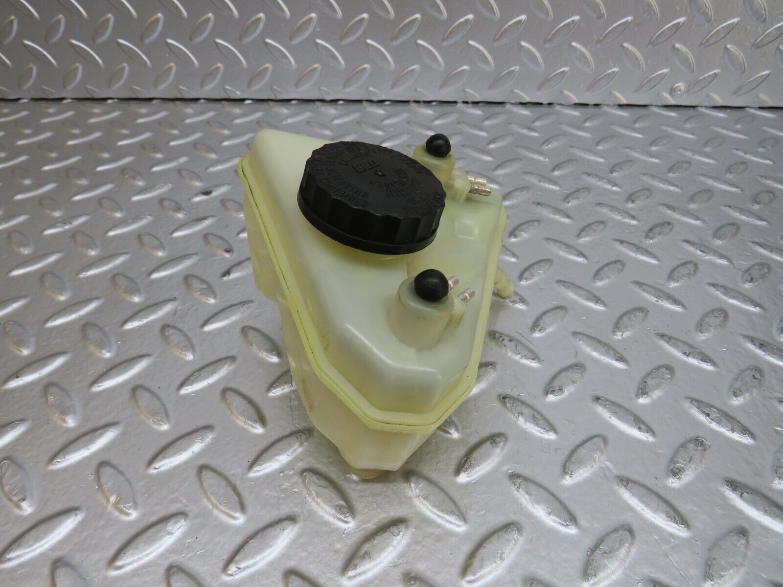 25405 Mercedes-Benz W123 200 Brake Fluid Reservoir Tank DBA