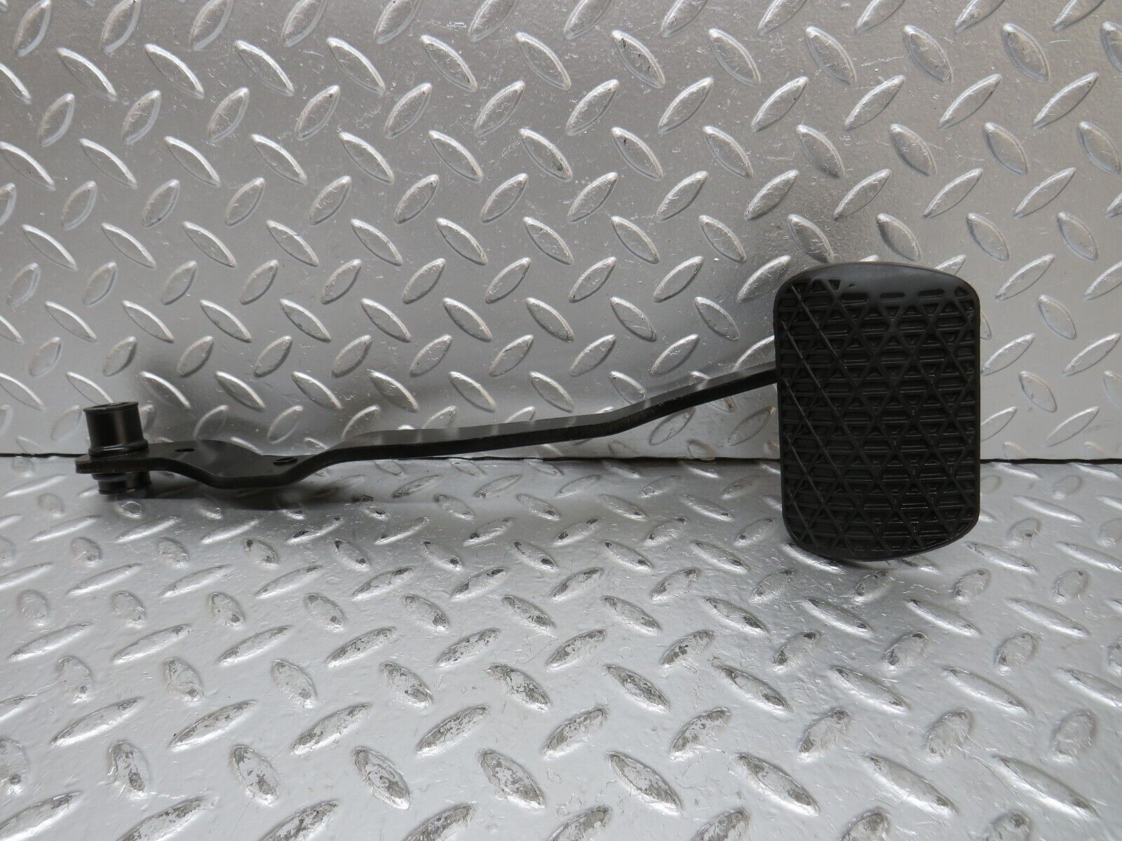 32136 Mercedes-Benz W123 230E Brake Pedal With Rubber 1232910082