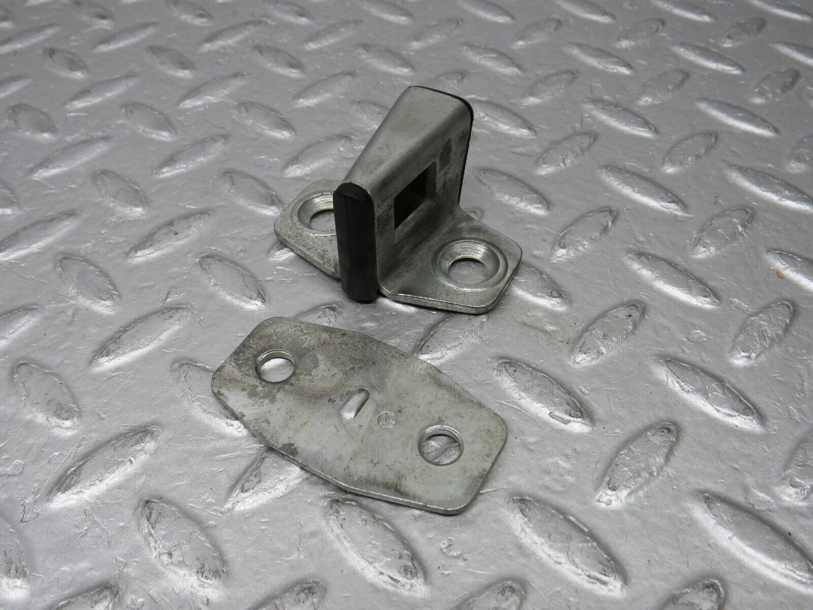 36612 Mercedes-Benz W201 190E 2.0L Door Lock Latch