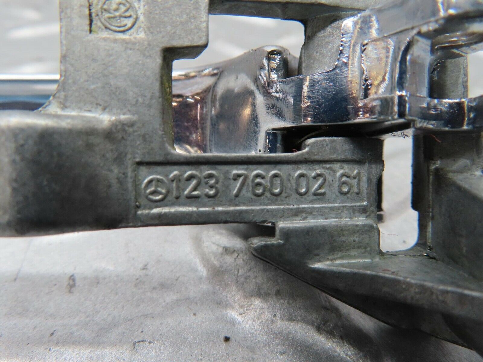 7040 Mercedes-Benz W123 230E Rear Right Interior Door Handle 1237600261