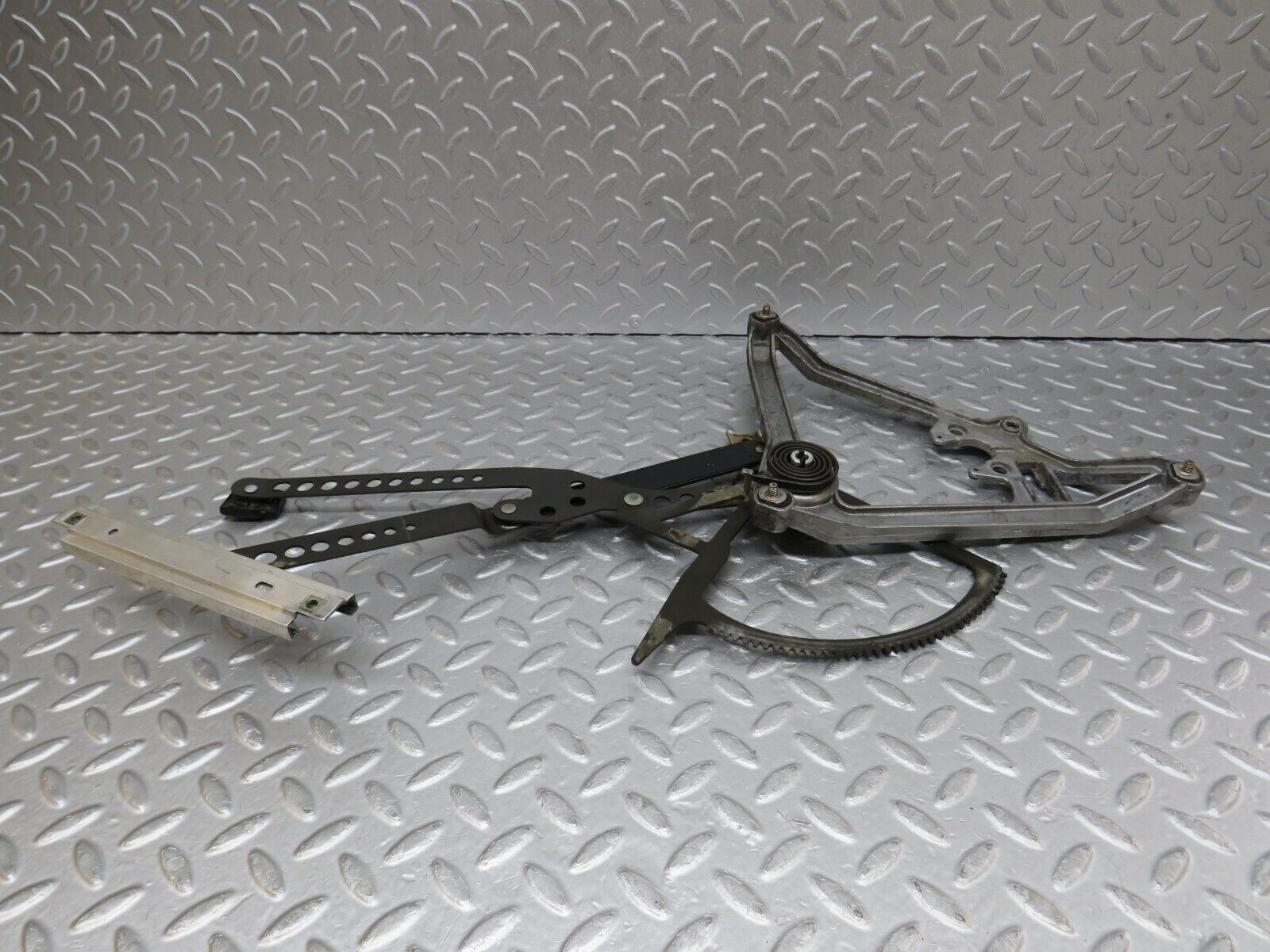 35988 Mercedes-Benz W126 420SE Front Left Power Window Regulator