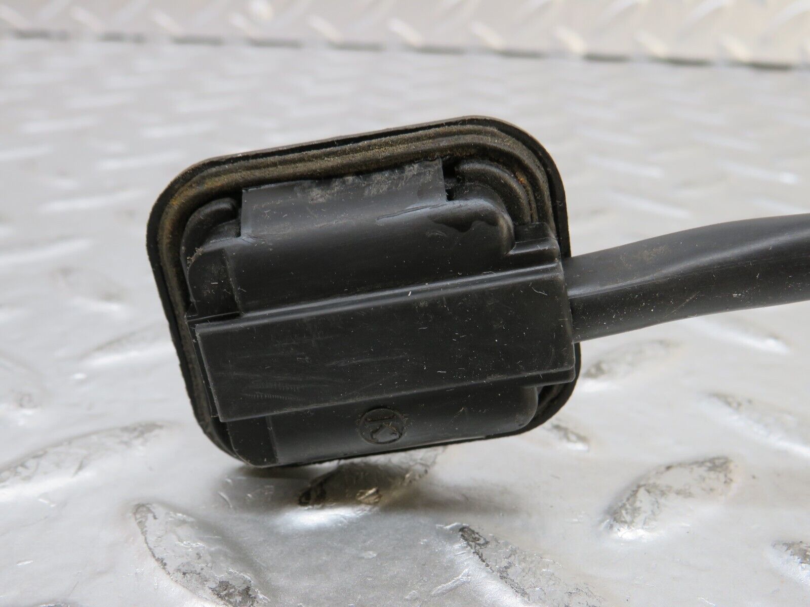 26923 Mercedes-Benz W123 240D Wiper Motor Bosch 0390341077