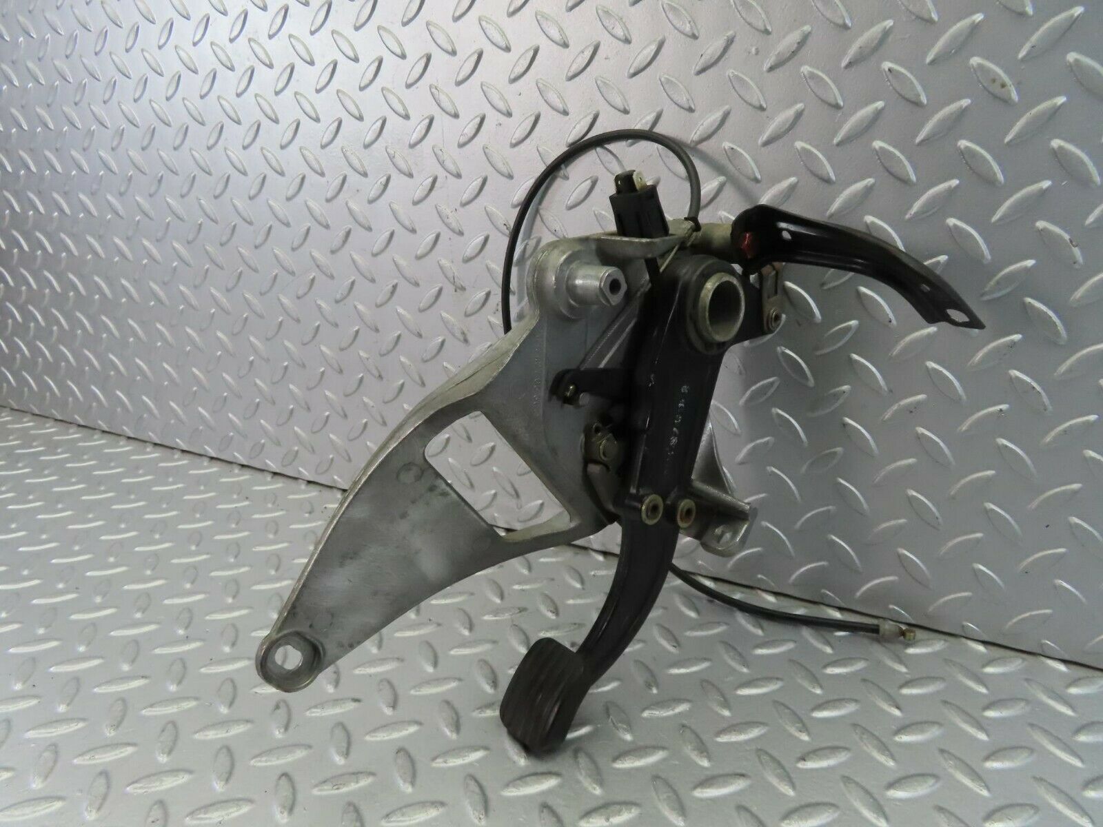 9309 Mercedes-Benz C124 300CE Coupe Parking Brake Pedal 1244270801