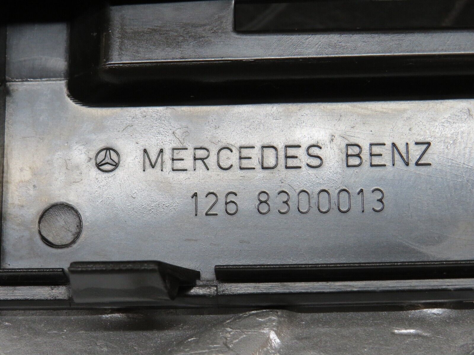 34339 Mercedes-Benz C126 380SEC Coupe Centre Console Air Vent 1268300013