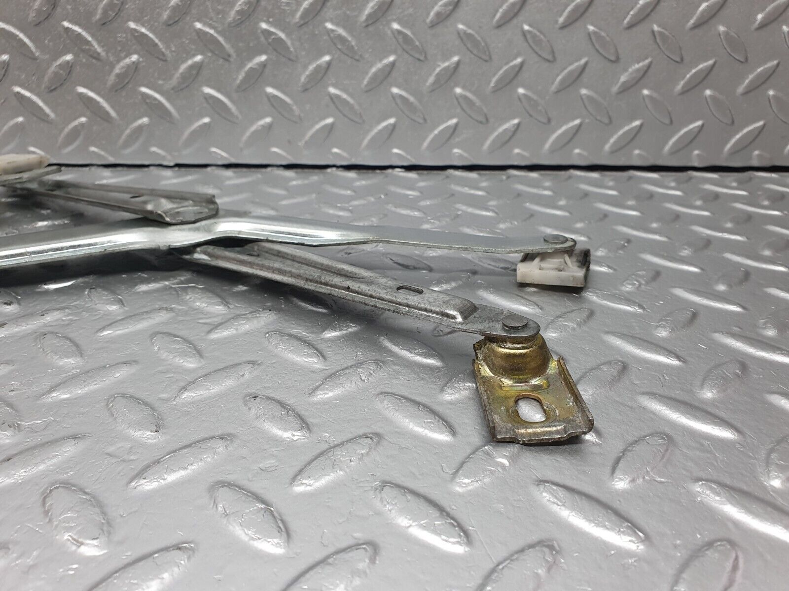 41401 Mercedes-Benz W124 200E Front Left Power Window Regulator