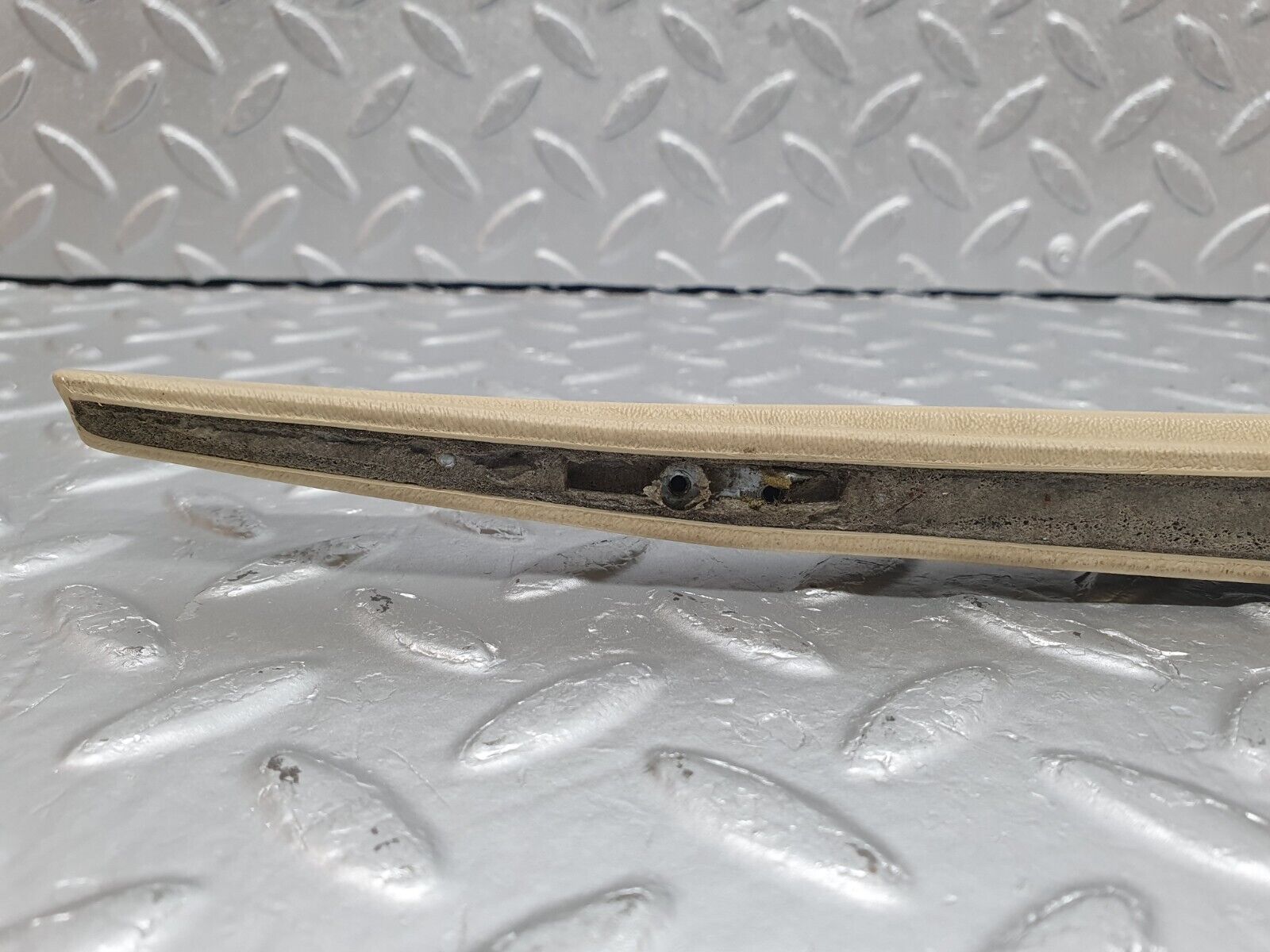 40932 Mercedes-Benz W126 300SE Front Left Door Interior Trim Beige