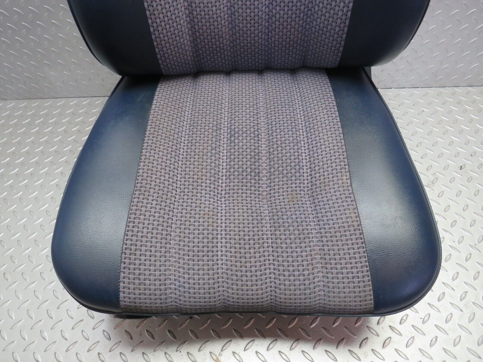 31147 Mercedes-Benz W123 200D Front Left Passenger Seat Blue