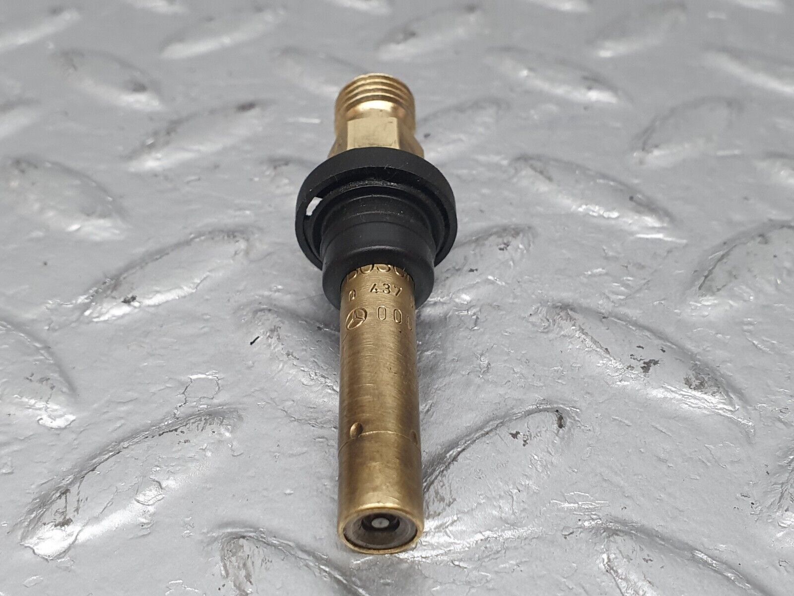 41033 Mercedes-Benz W126 300SE Fuel Injector Bosch 0000785623 0437502047