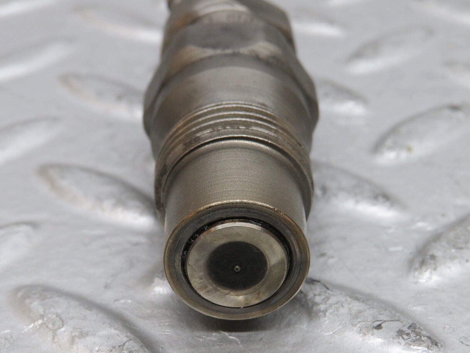 28502 Mercedes-Benz S123 240D Wagon Fuel Injector Bosch KCA30S35/4