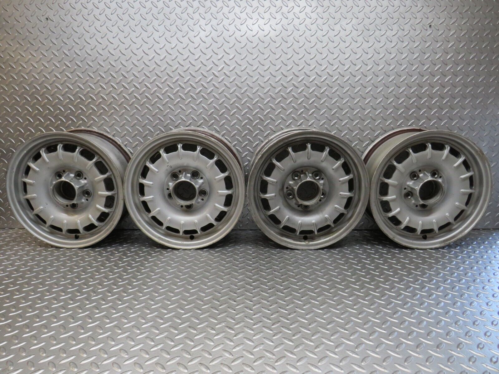 27480 Mercedes-Benz W123 Alloy Wheel Set Mexican Hat 6Jx14H2 ET30 1264001902