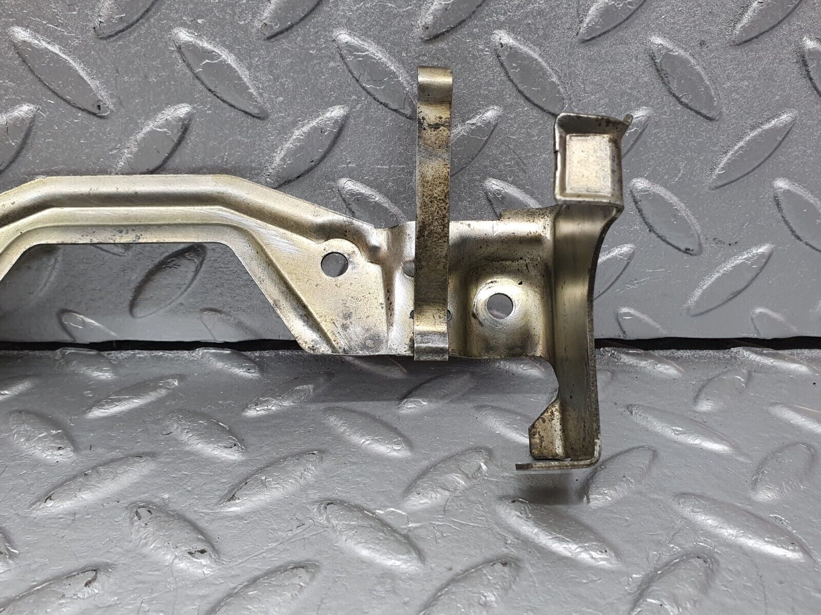 41258 Mercedes-Benz W126 300SE ABS Module Holder Bracket