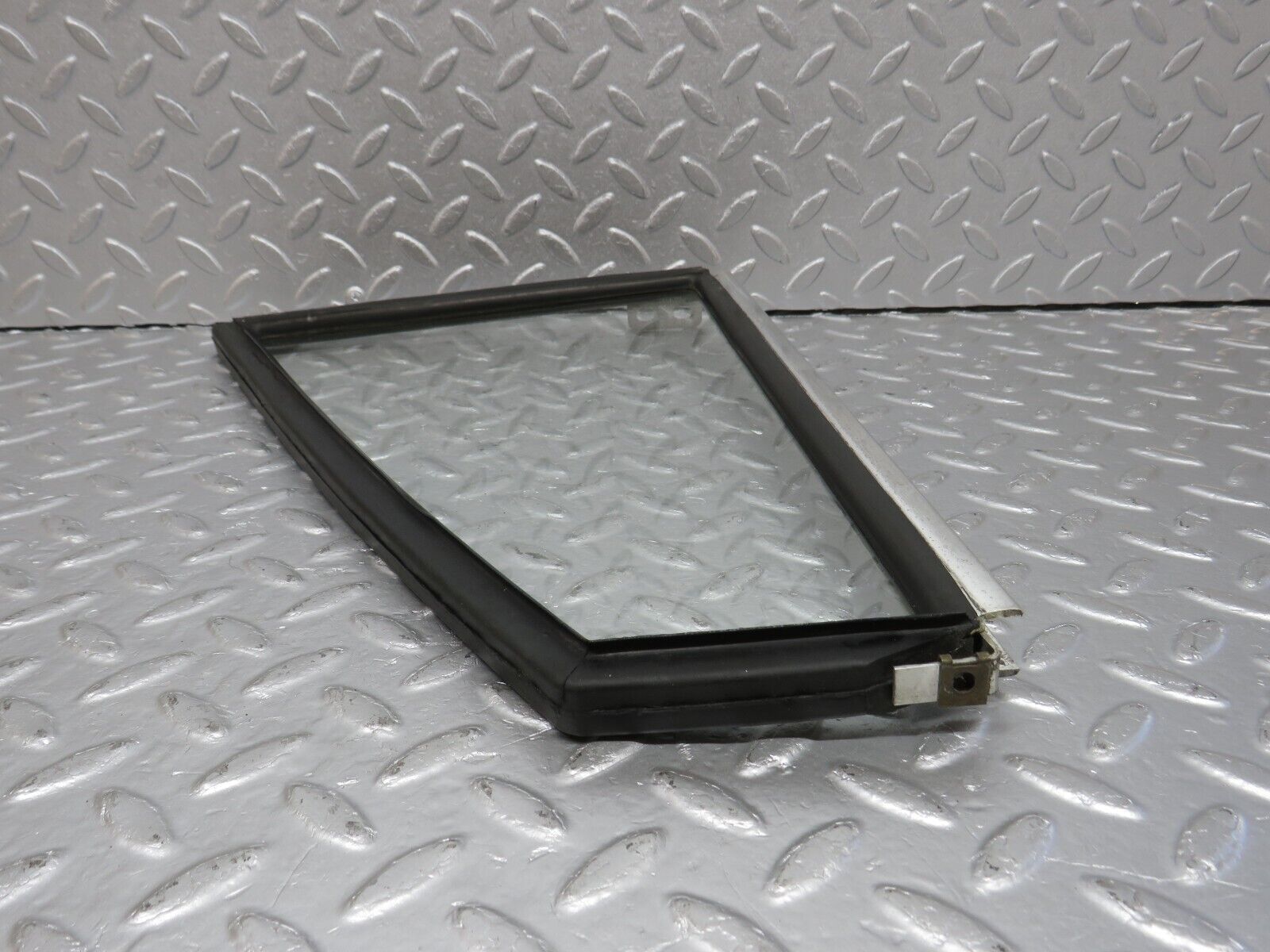 40499 Mercedes-Benz W110 230 Rear Left Quarter Window Glass 1107350124