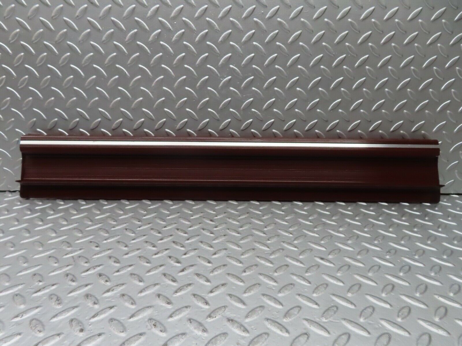 21485 Mercedes-Benz W126 300SE Front Left Door Sill Cover Burgundy Red
