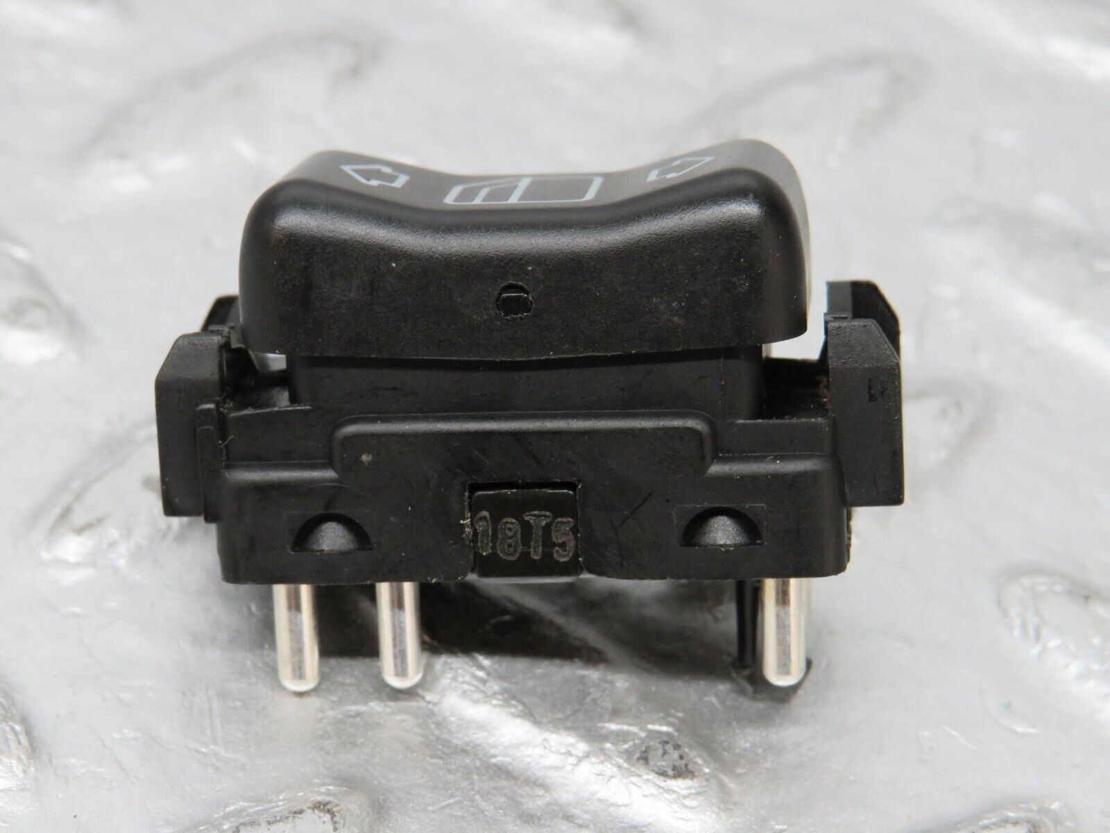 33321 Mercedes-Benz W202 C180 Electric Window Switch Right 2028205210