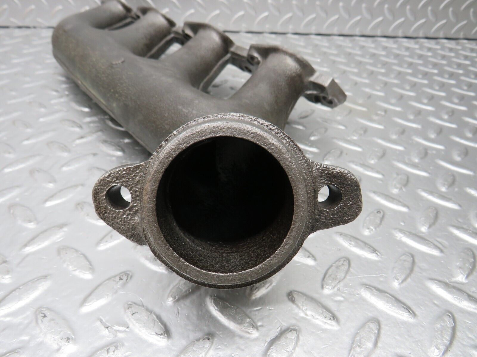 33107 Mercedes-Benz W124 200D Exhaust Manifold 6011420301