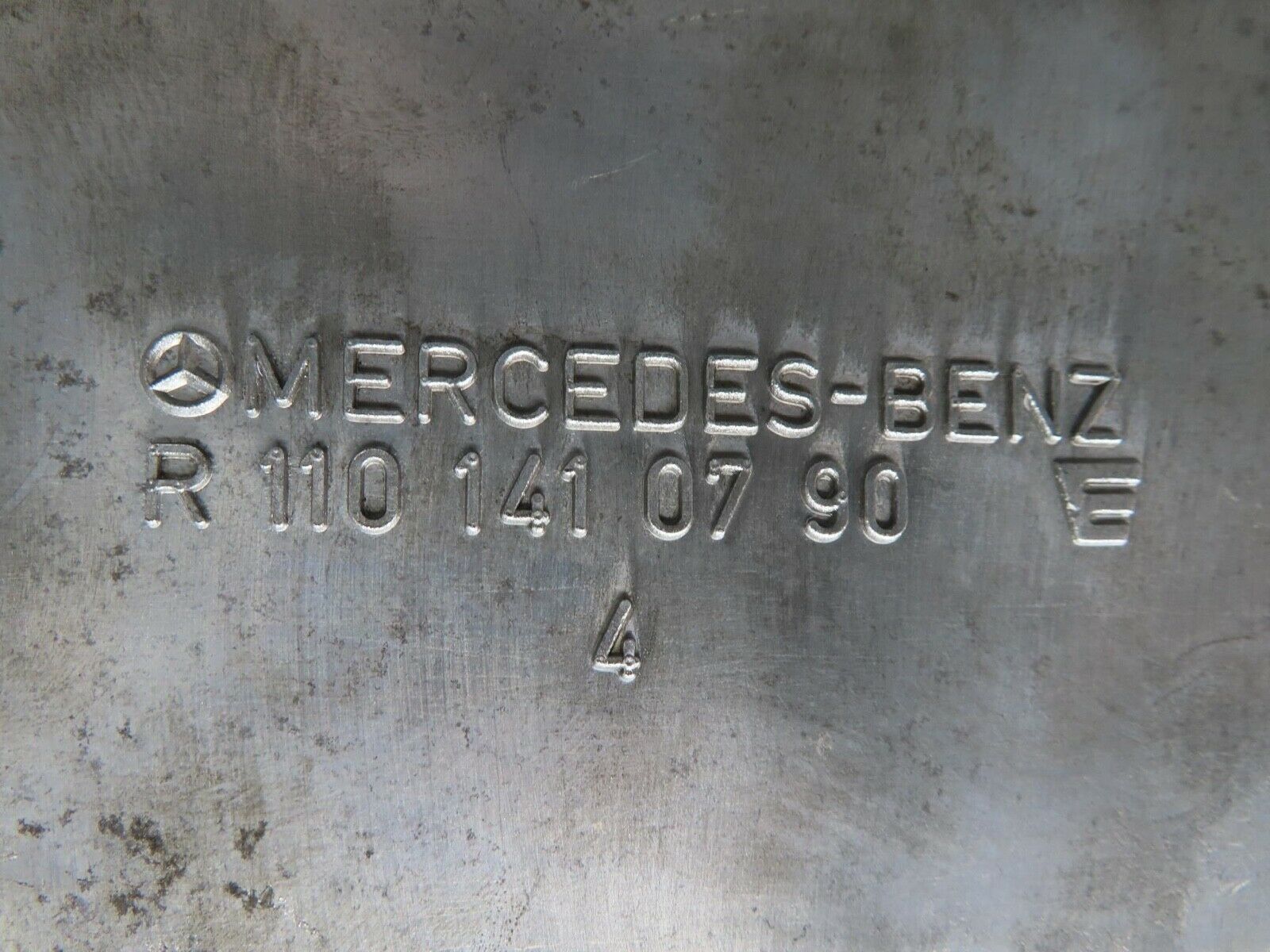 15922 Mercedes-Benz W123 280E Air Flow Mass Meter Sensor Bosch 0438120115