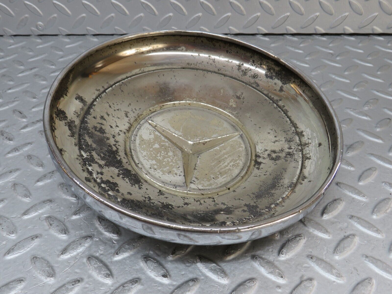 35761 Mercedes-Benz W108 Chrome Wheel Hub Cap