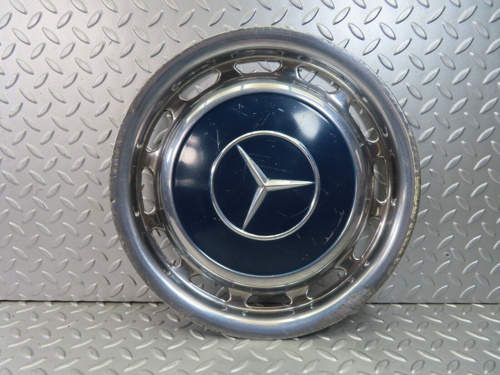8399 Mercedes-Benz Vintage Wheel Trim Hub Cap 14"
