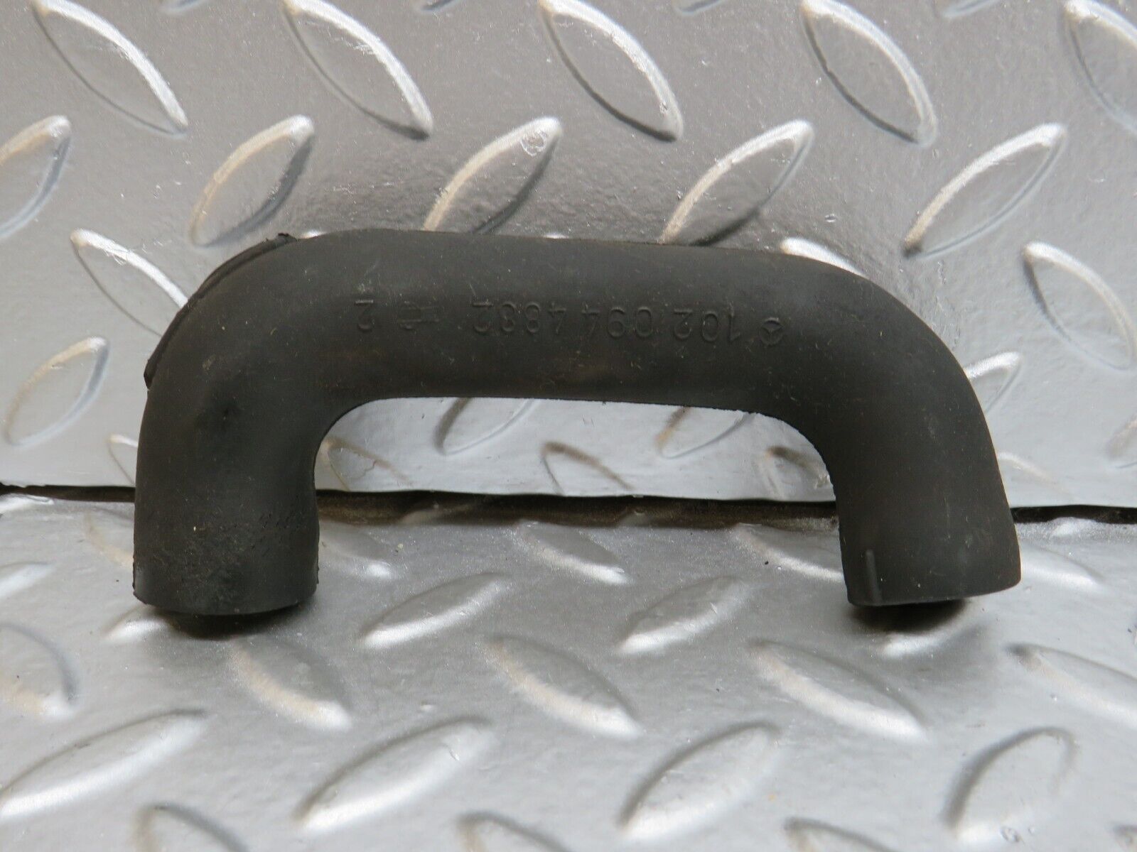 29588 Mercedes-Benz W124 230E Crankcase Breather Pipe 1020944882