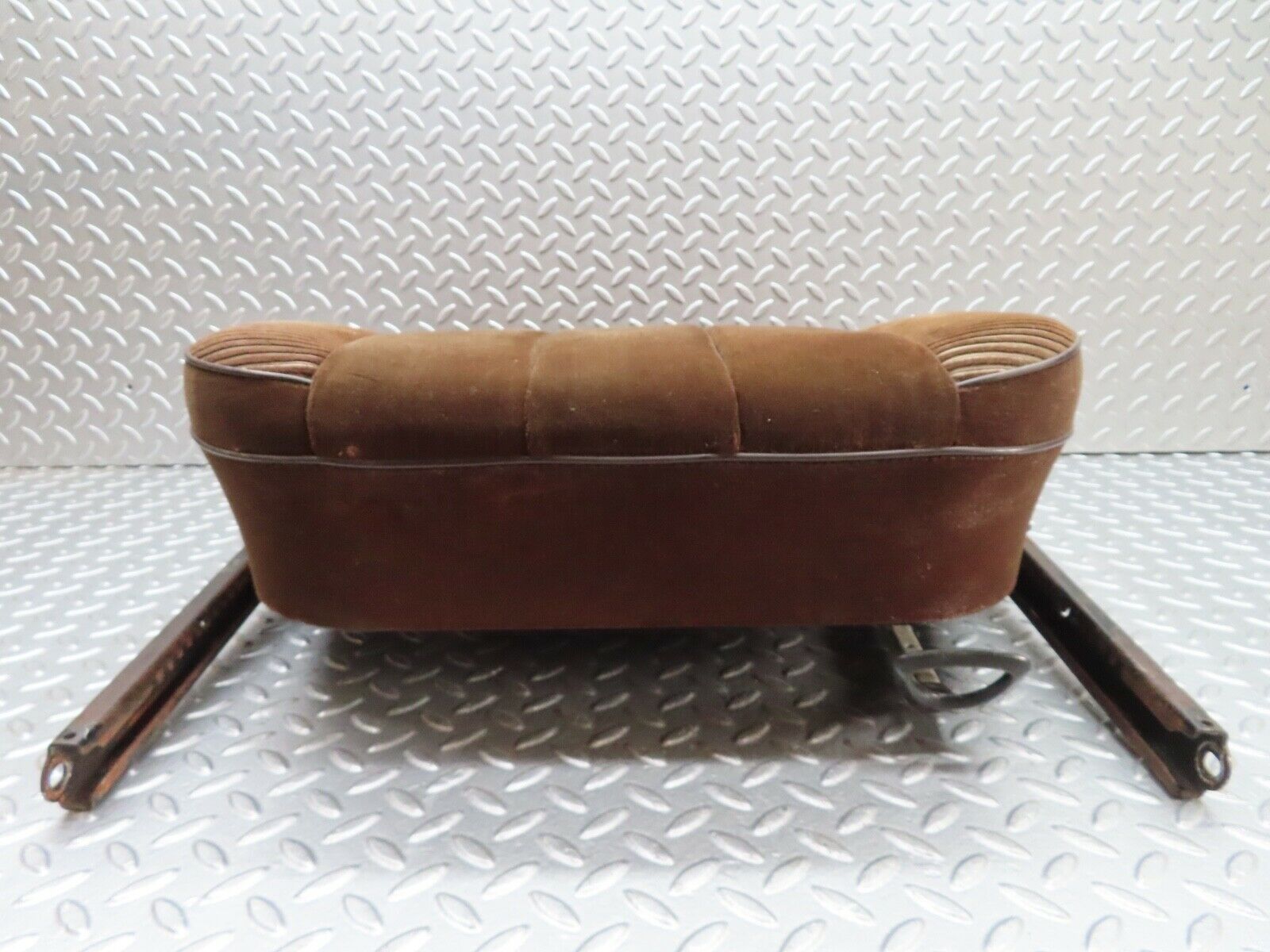 18470 Mercedes-Benz C107 380SLC Front Right Seat Bottom Brown