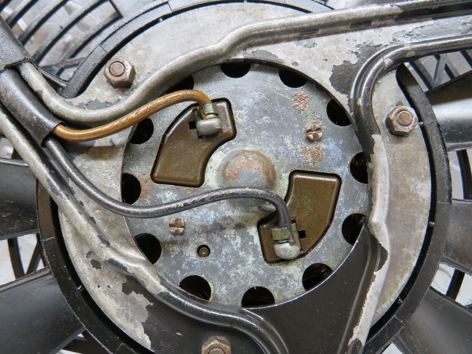 32430 Mercedes-Benz S124 300TE Wagon Engine Cooling Fan